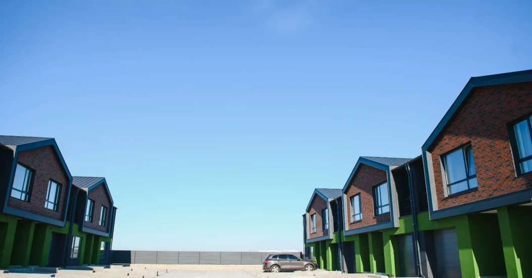 Как модули доставляются и монтируются на участке